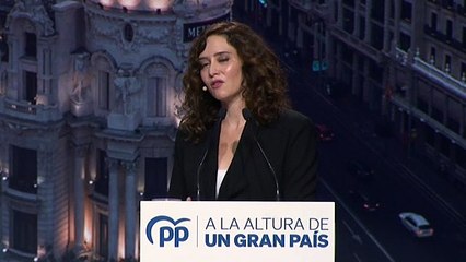 Ayuso arranca el aplauso del PP al defender a Zaplana: "Fue tratado peor que una bestia"