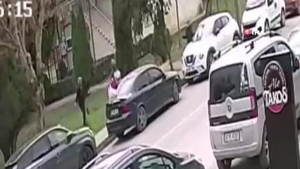 Ağaç dalıyla şiddete maruz kalan köpek, diğer vatandaşların yardımıyla kurtuldu