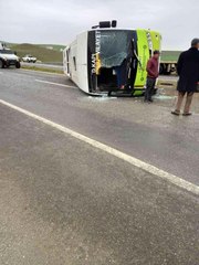 Muayeneye giden midibüs kaza yaptı: 2 yaralı