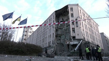 러, 우크라 수도 키이우 공습...기반 시설 겨냥 / YTN