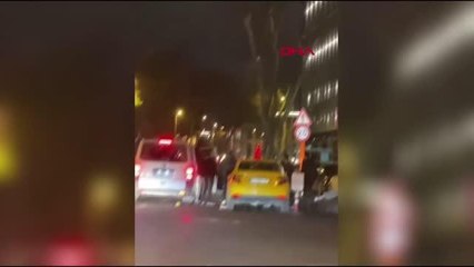 BEYOĞLU'NDA TAKSİCİYE SOPALI SALDIRI