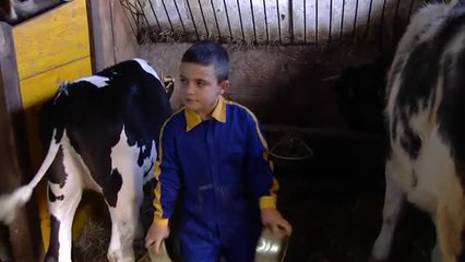 El niño que sólo piensa en ser ganadero y, con 6 años, ya 'trabaja' en su granja