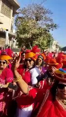 बाबूल की गलियों से गुजरी बेटियां तो गोदी में ​खिलाने वालों की आंखे नम