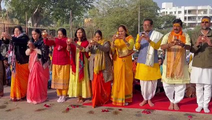 Video...आदित्यार्क महोत्सव पर उगते सूर्य को अर्घ्य देते