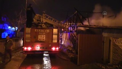 Depo olarak kullanılan binada çıkan yangın hasara neden oldu