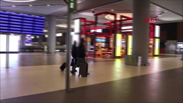 İSTANBUL HAVALİMANI'NDA KAÇAK CEP TELEFONU OPERASYONU