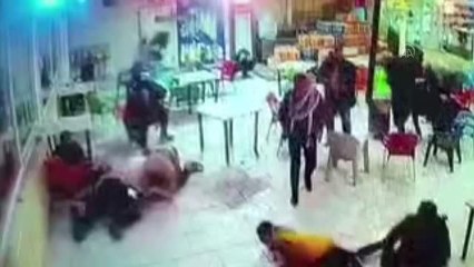 ŞANLIURFA - 4 kişinin yaralandığı silahlı kavga güvenlik kamerasına yansıdı