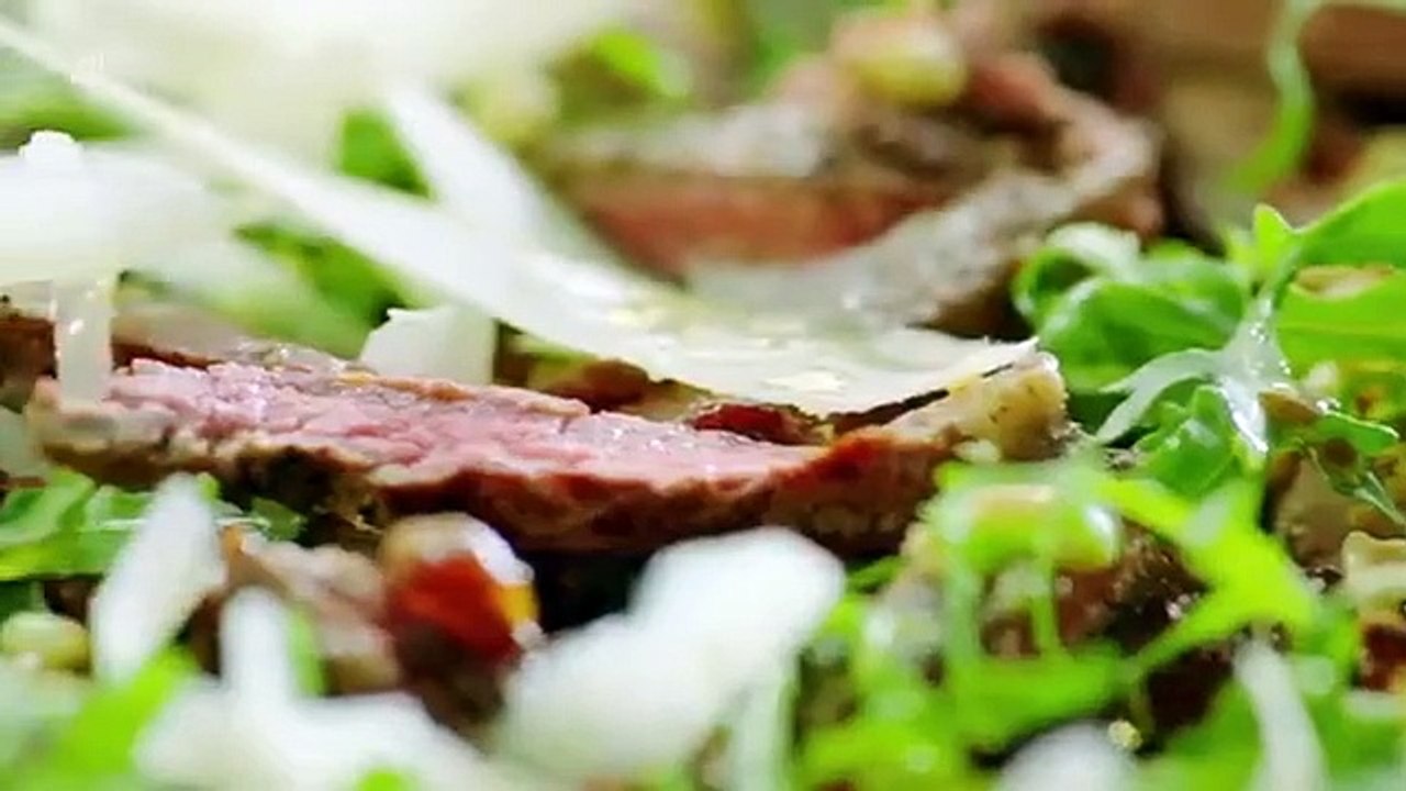 Jamie's Quick and Easy Food - Se3 - Ep06 - Italian Seared Beef, Aubergine Arrabiata, Dressed Beets, Speedy Spiced Prawn Soup HD Watch