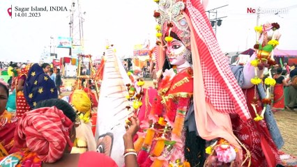 شاهد: الهندوس يتطهرون من خطاياهم بالغطس في نهر الغانج