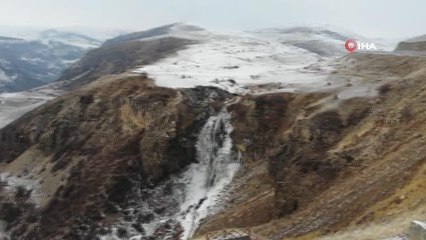 Buz tutan Susuz Şelalesi böyle görüntülendi