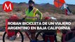 En BC, roban bicicleta y objetos a argentino que recorre América Latina en compañía de su perro