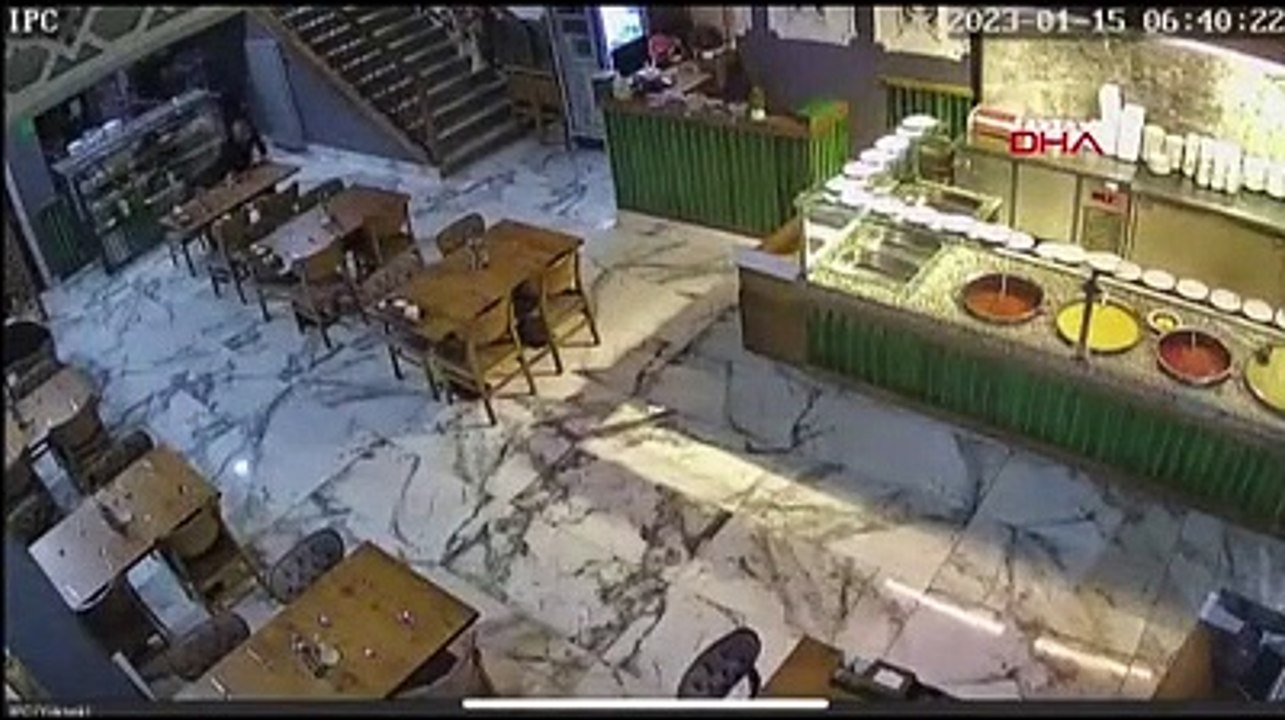 Elazığ'da 4.9'luk deprem kamerada