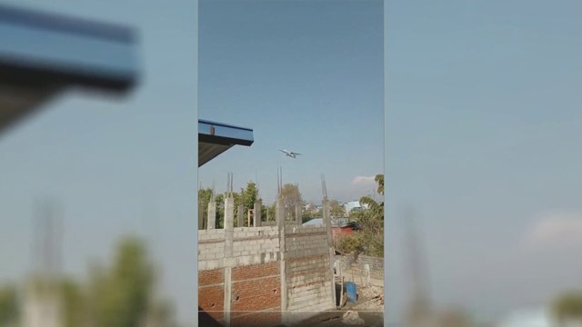 صور متداولة لتحطم طائرة ركاب في نيبال وعلى متنها 72 شخصا