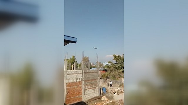 Yolcu uçağı düştü: Onlarca ölü var