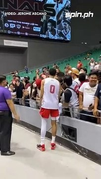 LOOK: Jeremiah Gray takes time to cater to fans asking for selfies, autographs