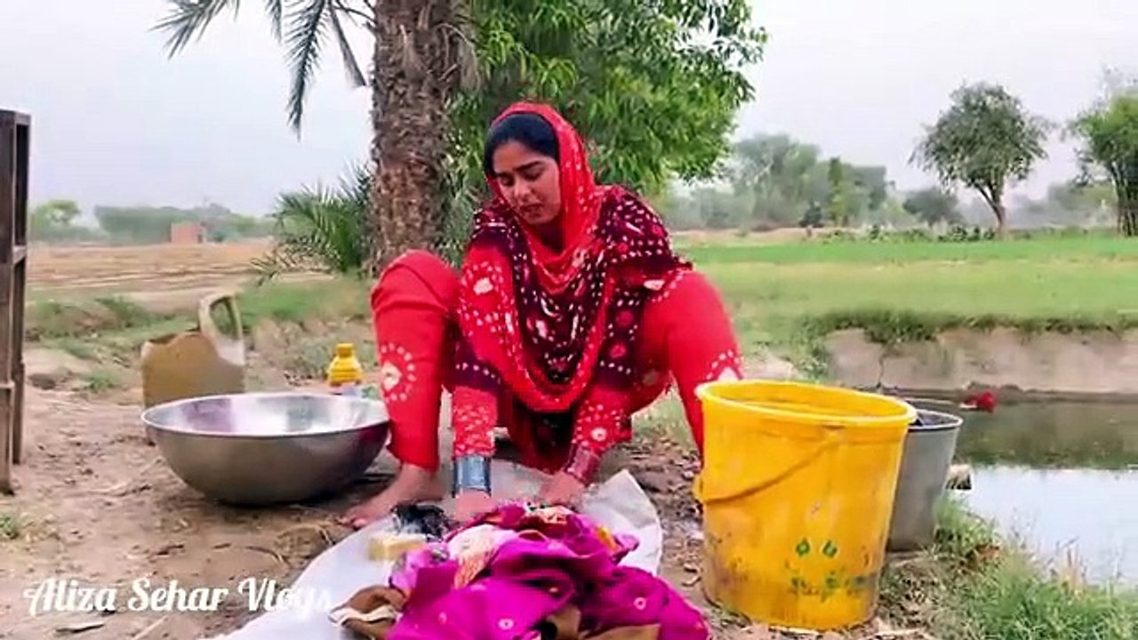 Hua_Bawaal_Ho_Gayi_Gusse_Mei_Laal(360p)