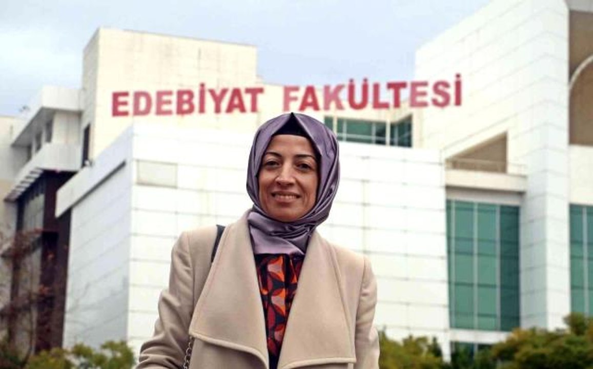 28 Şubat'ta başörtüsüz sıralardan, başörtülü akademisyenliğe
