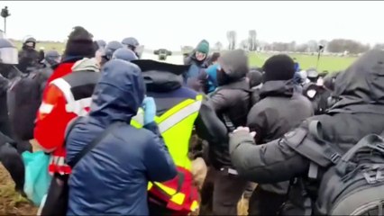 Almanya'da 35 bin kişilik eyleme polisten sert müdahale