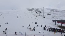 Erciyes Kayak Merkezi'nde hafta sonu yoğunluk yaşandı