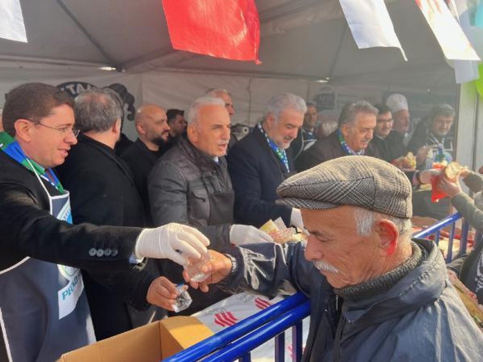 AK PARTİ GENEL BAŞKAN YARDIMCISI HAYATİ YAZICI, HAMSİ FESTİVALİNE KATILDI