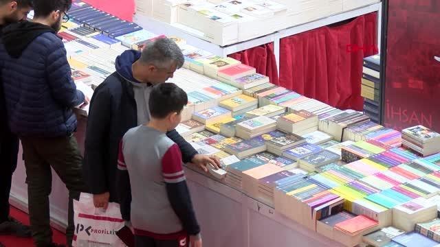 15'İNCİ ÇUKUROVA KİTAP FUARI'NA YOĞUN İLGİ