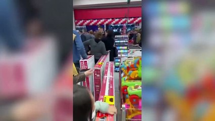 Marketteki indirim izdihama döndü