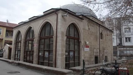 Cami bahçesinde terk edilmiş bebek bulundu (2)
