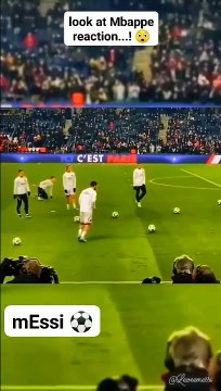 La réaction de Mbappé sur le coup franc de Messi... mythique