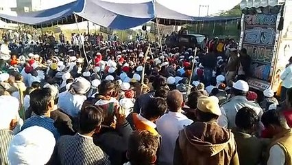 सड़क पर 150 ट्रैक्टर का रैला, हाथों में हल, जई और कुदाळ, प्रशासन ने मानी बात