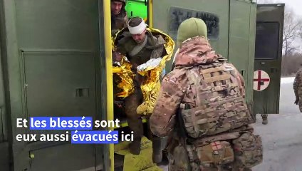 L'armée ukrainienne creuse des tranchées à l'extérieur de Soledar