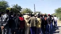 Demand for action and compensation, villagers sitting on the state highway, agreed after persuasion, picked up the dead body of the girl student after 20 hours