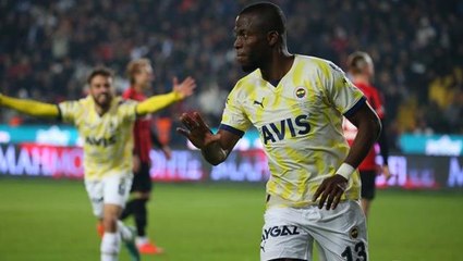 Valencia tüm Fenerbahçe taraftarların merak ettiği soruya canlı yayında cevap verdi