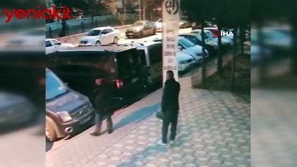 Balkonda asılı battaniyeyi çaldı, rahat tavırları kameraya böyle yansıdı