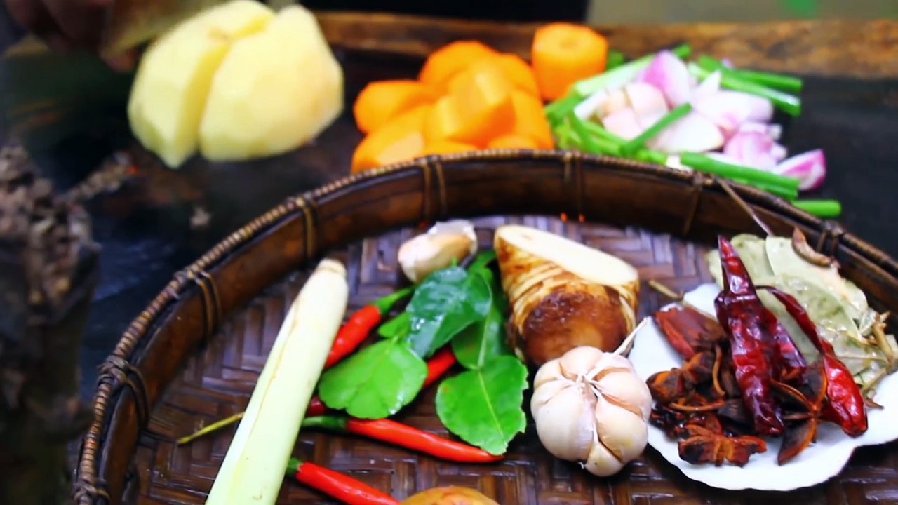 5 pounds of Pork Braised Summer Food give yourself a heat - Pig eating pork stew a good meal