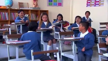 Cristina sufre el divorcio de sus padres de niña - 1-3 - La preferida