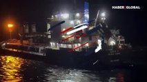 İstanbul Boğazı'ndaki gemi trafiği karaya oturan yük gemisi nedeniyle askıya alındı