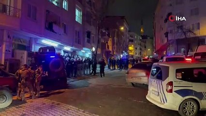 Kart bakiyesi yetmeyince market çalışanı ile müşteri kavga etti, ortalık savaş alanına döndü