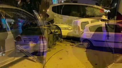 Kontrolden çıkıp virajı alamayan otomobil 4 aracı biçti