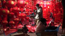 Shops gear up for Lunar New Year in southern China