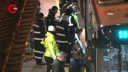 Sefaköy metrobüs durağında feci ölüm!