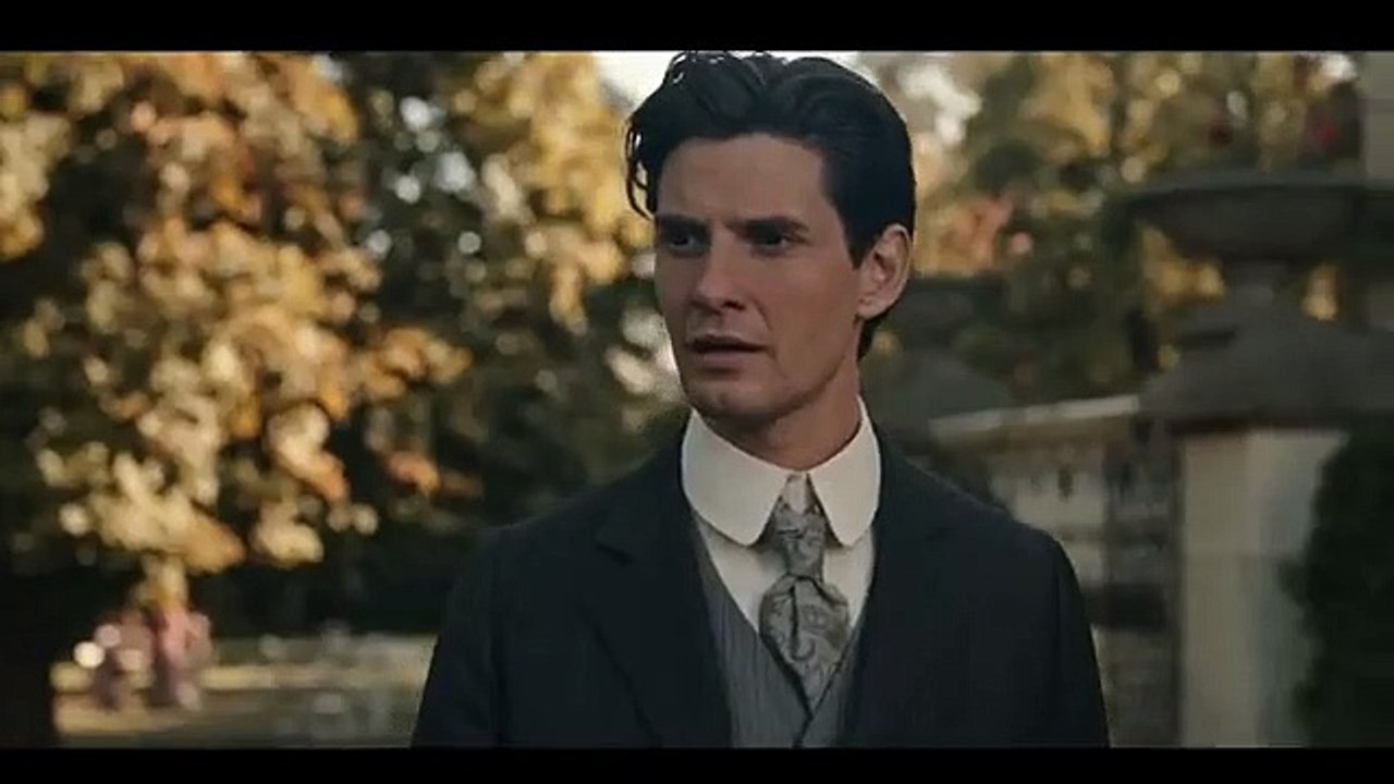 CABINET OF CURIOSITIES Episode 5 Pickman's Model Ending Explained                            Épisode 5 La fin du modèle de Pickman expliquée    Le Cabinet de curiosités de Guillermo del Toro