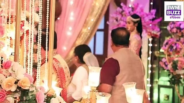 Pyar Ka Pehla Naam Radha Mohan On Location_Radha STOPS Mohan-Damini's pheras; puts water in agnikund