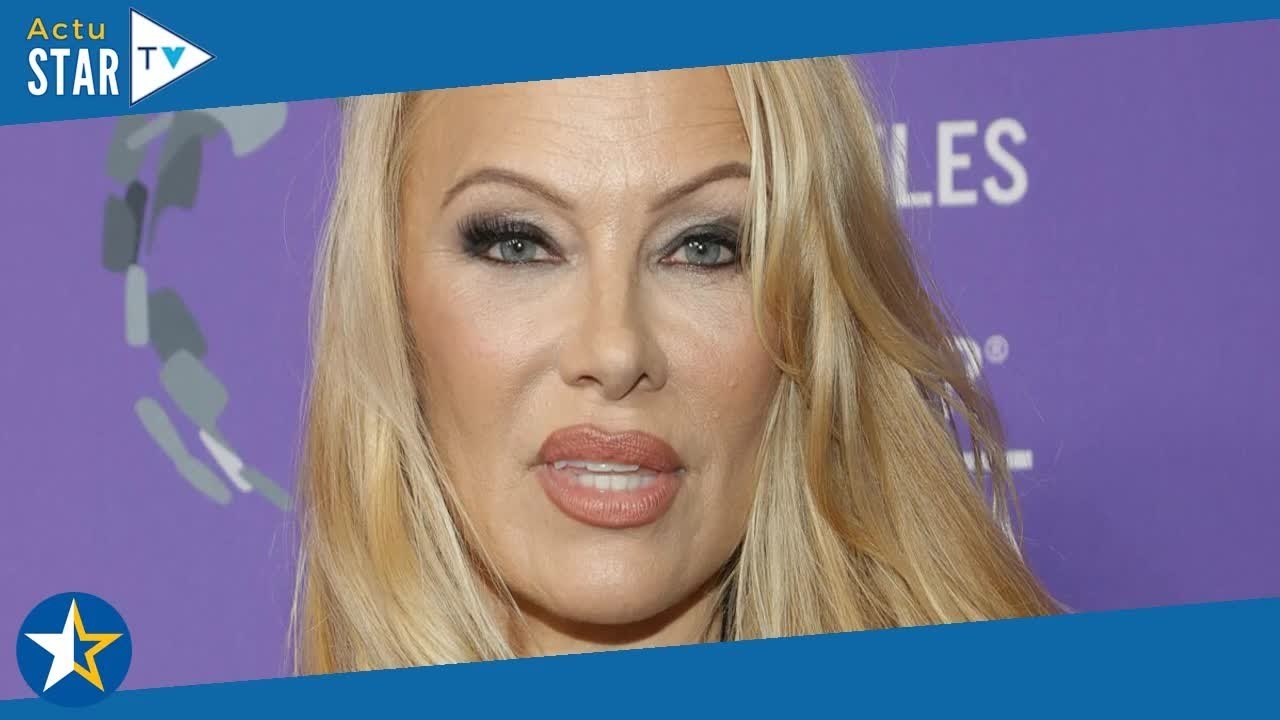 "Je ne pouvais plus accepter toutes ces violences" : émue, Pamela Anderson se confie sur son passé d