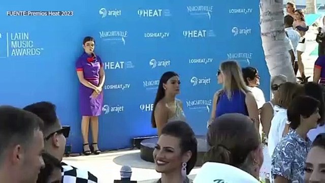 Yahaira Plasencia brilló en los Premios Heat 2023 con un escotado vestido verde Espectacular