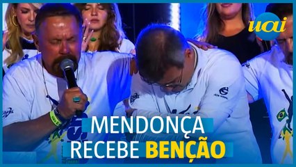 Fiéis oram para André Mendonça, do STF, em Marcha Para Jesus