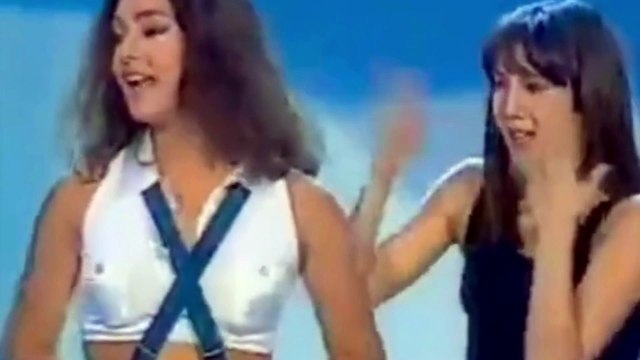 Ambra Angiolini in lacrime all'ultima puntata di Non è la Rai