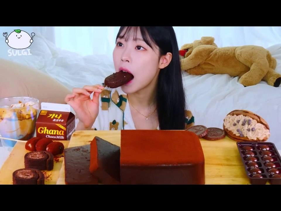 ASMR MUKBANG So sweet Chocolate Desserts, Big Pudding, Bomb, Omelet bread, Glutinous Rice cake.