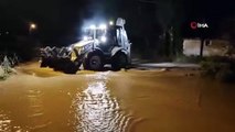 En raison des pluies torrentielles à Amasya, l'étang a débordé, les rues se sont transformées en ruisseaux