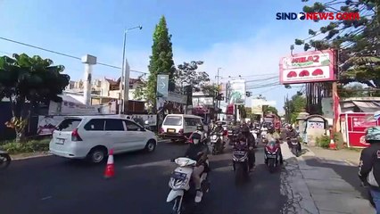 Video herunterladen: Hari Terakhir Libur Panjang, Kawasan Lembang Dipadati Kendaraan Wisatawan