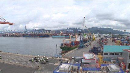 무역수지 15개월 째 적자...물가상승률은 하락세 / YTN